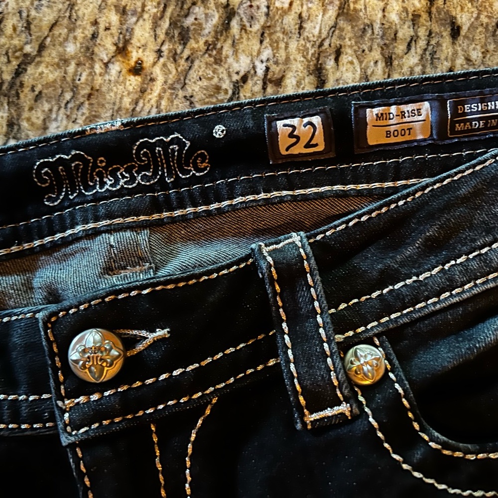 Miss Me mid-rise bootcut regular length jeans. Size 32.